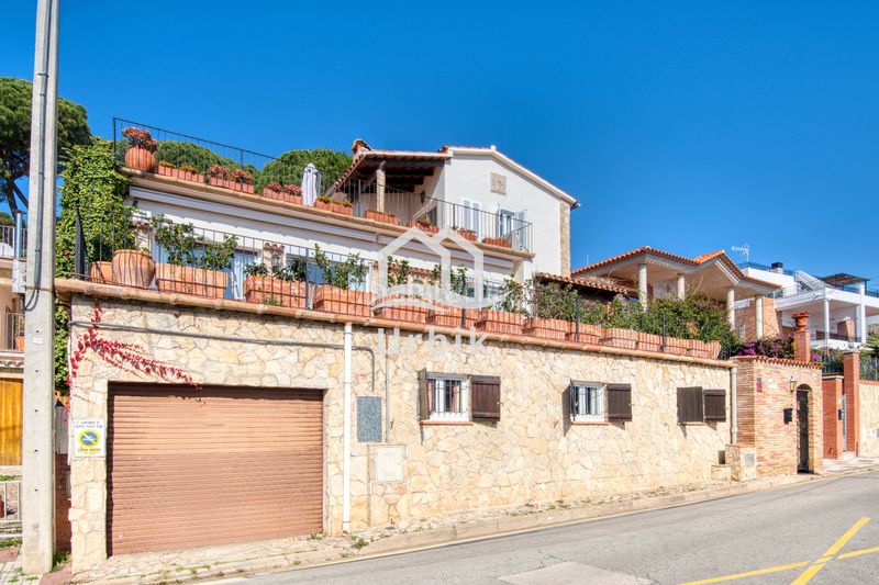 Foto 19217e61-cfdf-472a-bbe8-f80a83957463. Xalet amb xemeneia calefacció aparcament piscina a Platja d´Aro