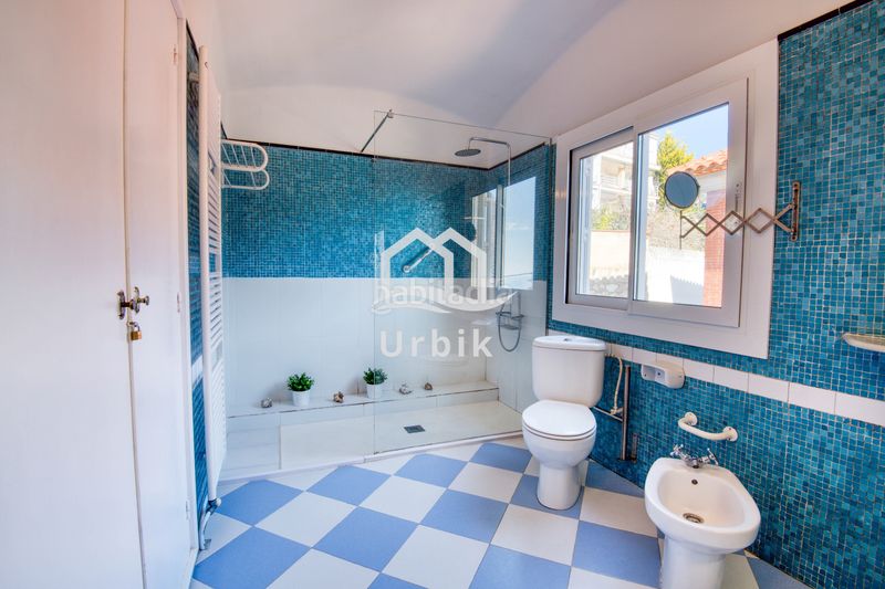 Foto 3c77cb98-a578-43d8-a114-bfa8bd4d8f5c. Xalet amb xemeneia calefacció aparcament piscina a Platja d´Aro