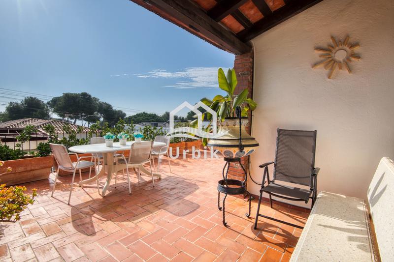 Foto 3915efc5-2cc7-4da9-a129-37bad6f3b119. Chalet with fireplace heating parking pool in Los Pinos-Politur Platja d´Aro
