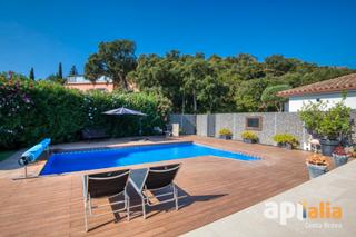 Haus in Carrer de zuric 24. Casa con licencia turística