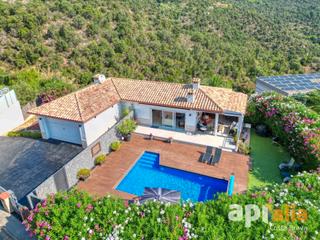 Casa a Carrer de zuric 24. Casa con licencia turística