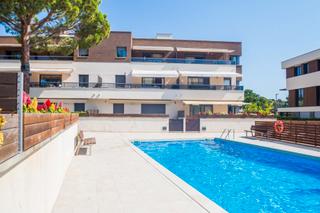 Dúplex  Carrer selva 267. Apartamento en s´agaró con piscina.