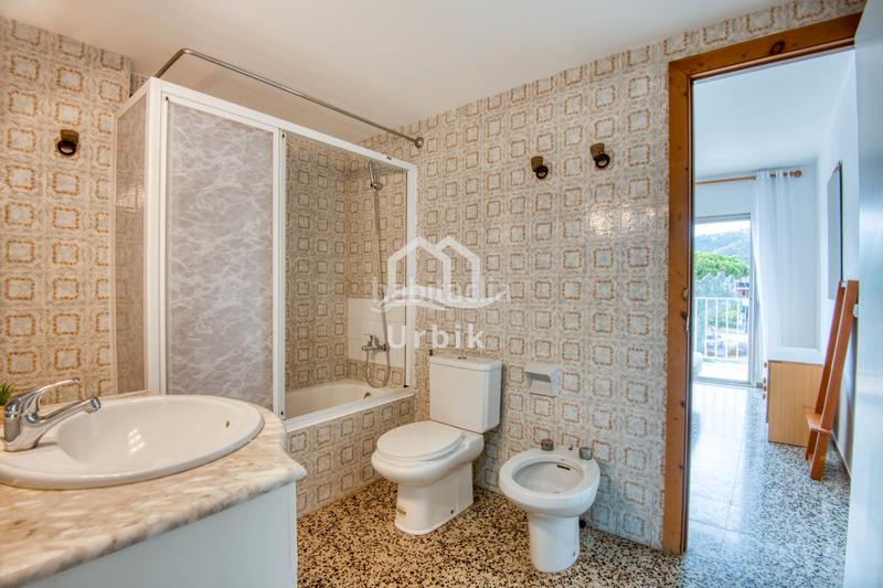 Foto c43b52c7-c486-4808-9714-0d5b17c8c960. Apartamento en carrer doctor fleming 13 en pleno centro con dos terrazas en Platja d´Aro