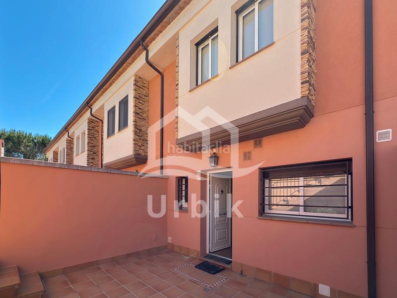 Foto a7acd1dd-6913-4e9c-a6a6-28178bc6f881. Casa adossada amb calefacció aparcament piscina a Sant Feliu de Guíxols