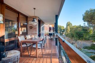 Appartement  Carrer arquitecte rafel masó. En urbanización urcatusa, con gran terraza