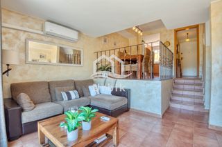 Casa adosada en Passeig safir 35. Con piscina comunitaria