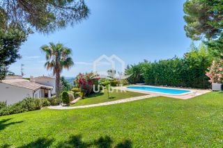 House  Carrer de les oliveres. Con piscina privada y gran jardín