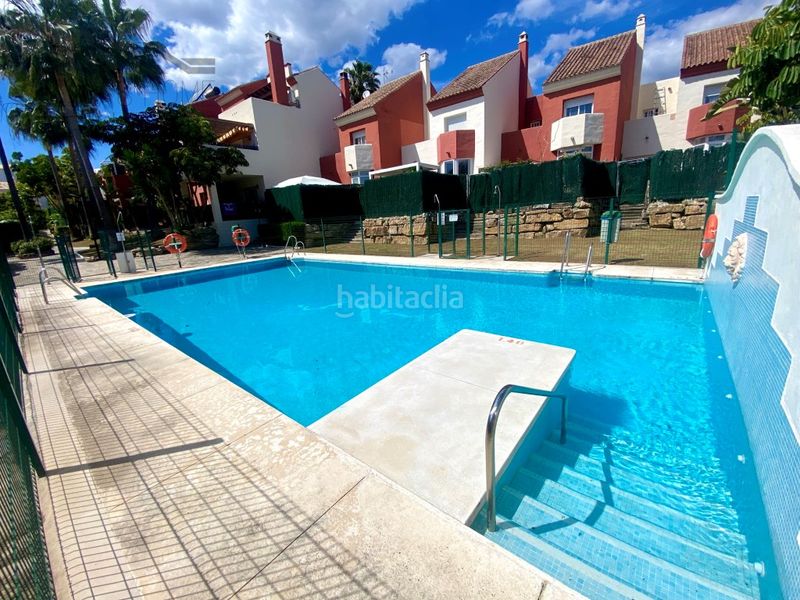 Foto 07895b3c-9e45-4945-8163-c86f192418db. Casa adossada amb aparcament piscina a La Concha - Resina Golf Estepona