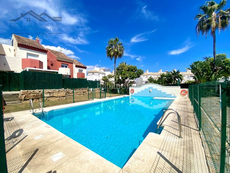 Foto 86402b14-79a3-4267-b59d-8f98be83d1cc. Casa adossada amb aparcament piscina a La Concha - Resina Golf Estepona