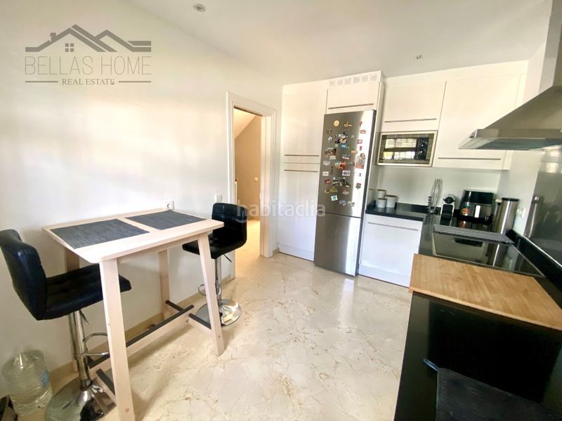 Foto c1b300e7-e5c1-4210-95a3-73b0a58d878f. Casa adossada amb aparcament piscina a La Concha - Resina Golf Estepona