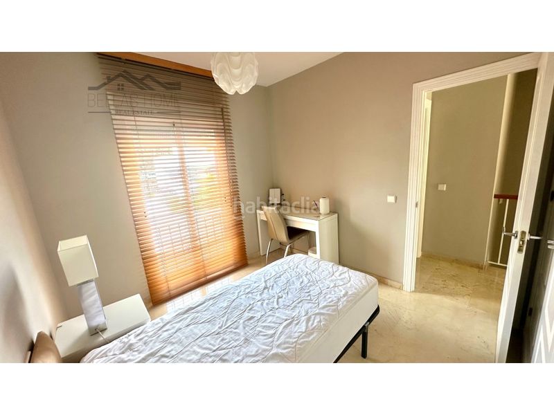 Foto c4729b70-519a-44b4-8340-3180bd6af205. Casa adossada amb aparcament piscina a La Concha - Resina Golf Estepona