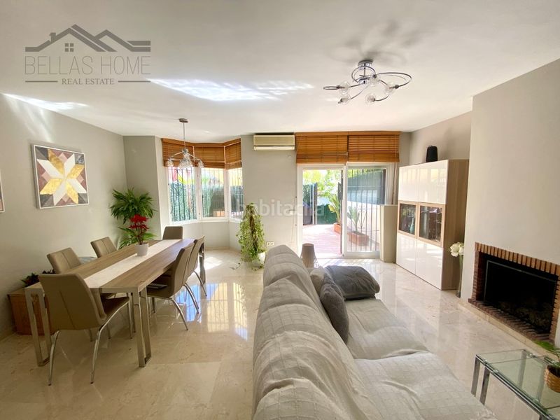 Foto f959cb92-23df-4e75-8e32-08a50cff17f0. Casa adossada amb aparcament piscina a La Concha - Resina Golf Estepona