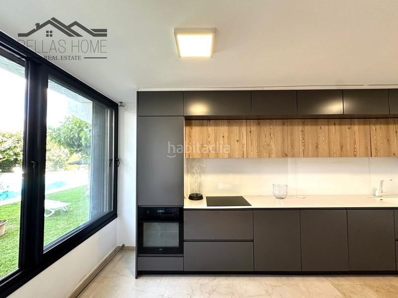 Foto 774752d2-ea9b-41f4-b4ec-62d484d562cb. Zweistöckige wohnung mit pool in puerto de Estepona Estepona