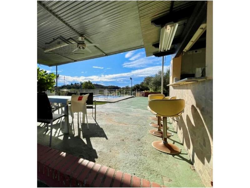 Foto f6e0a362-3baf-41de-91bb-dd6e7ef30394. Masia amb aparcament piscina a Los Llanos Estepona