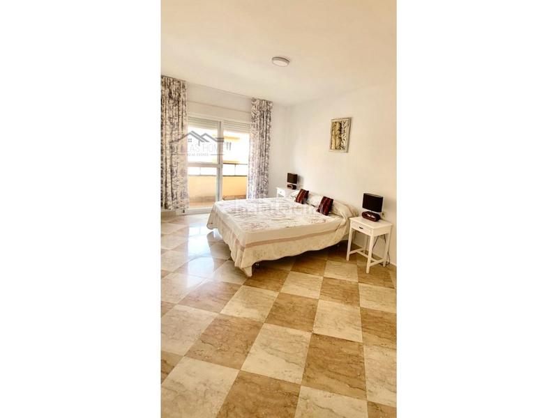 Foto 9af69e9f-df2c-49b7-b184-eabe6a08f4d1. Pis amb aparcament piscina a San Luis de Sabinillas Manilva