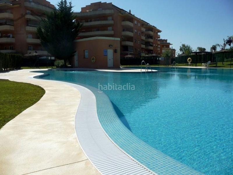 Foto adc947f2-b999-47e8-86e8-459186b8e4a5. Pis amb aparcament piscina a San Luis de Sabinillas Manilva