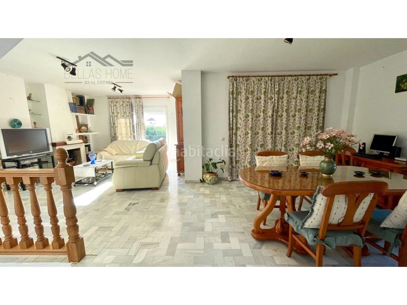 Foto fb4bfd4e-04eb-4614-a072-eef4d46abe72. Casa adossada amb aparcament a Guadalobón Estepona