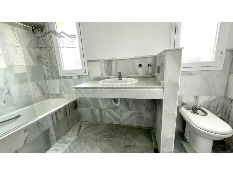 Foto f50928f1-d91f-44a8-858f-ffdb86e373b5. Pis amb aparcament piscina a Guadalobón Estepona