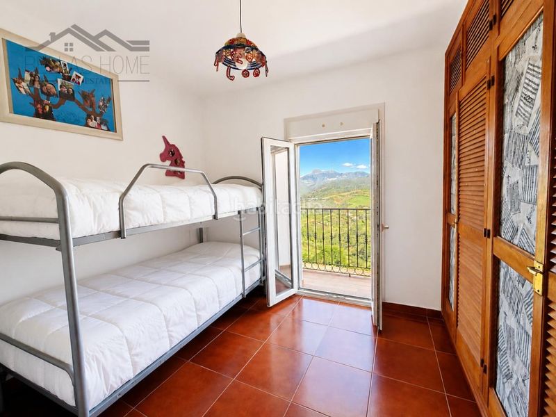 Foto b5b514f1-4947-4d54-95ab-548715d6e7eb. Casa adossada amb aparcament a Manilva pueblo Manilva