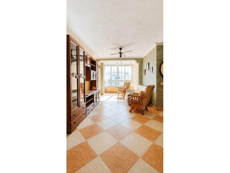 Foto 3d5d1328-478a-406d-a87a-f30a9f89dc57. Pis a Zona Miraflores Marbella
