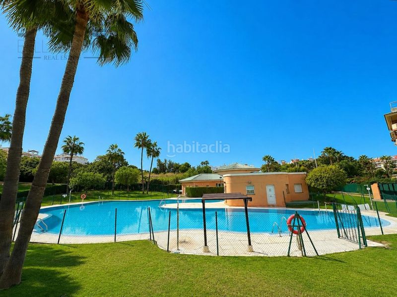 Foto 4225f328-4f8e-4265-88ba-903f3edb0e1a. Pis amb aparcament piscina a San Luis de Sabinillas Manilva