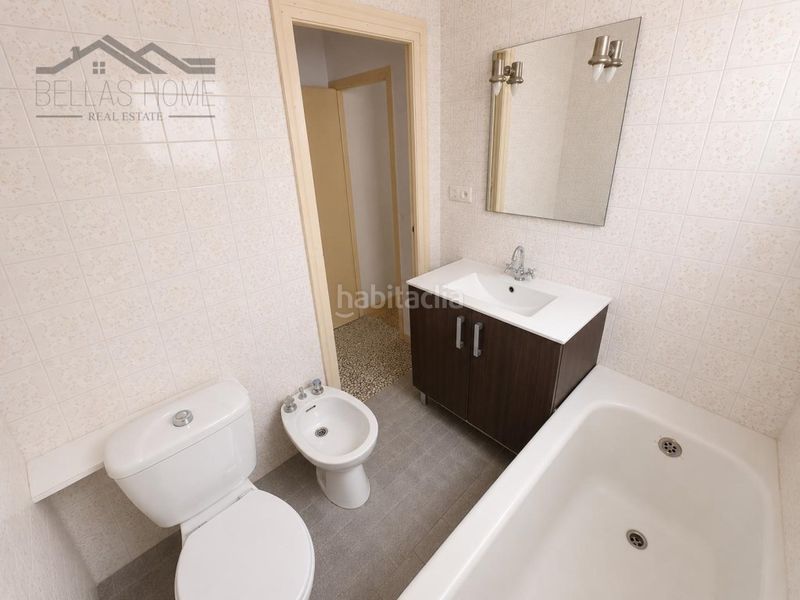 Foto a09d4387-f16d-48d2-8655-5efd323bb5cb. Casa adossada a Cancelada Estepona