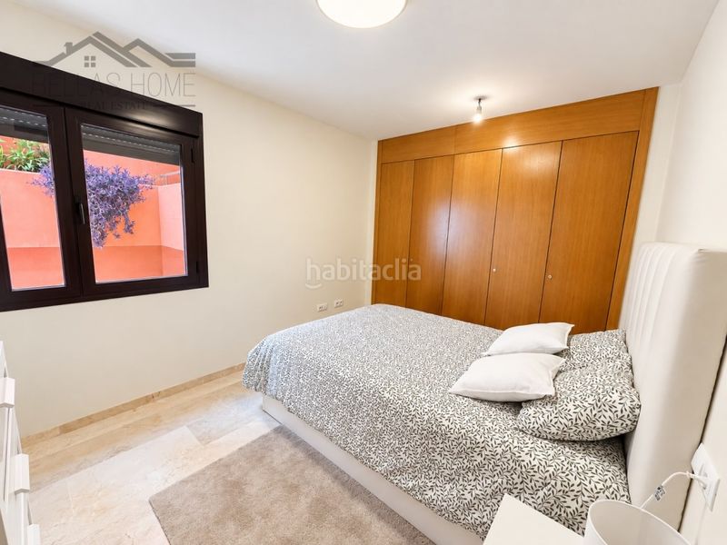 Foto b742f089-7cf9-454a-81e3-2d41f0c20281. Apartament amb calefacció aparcament piscina a puerto de Estepona Estepona
