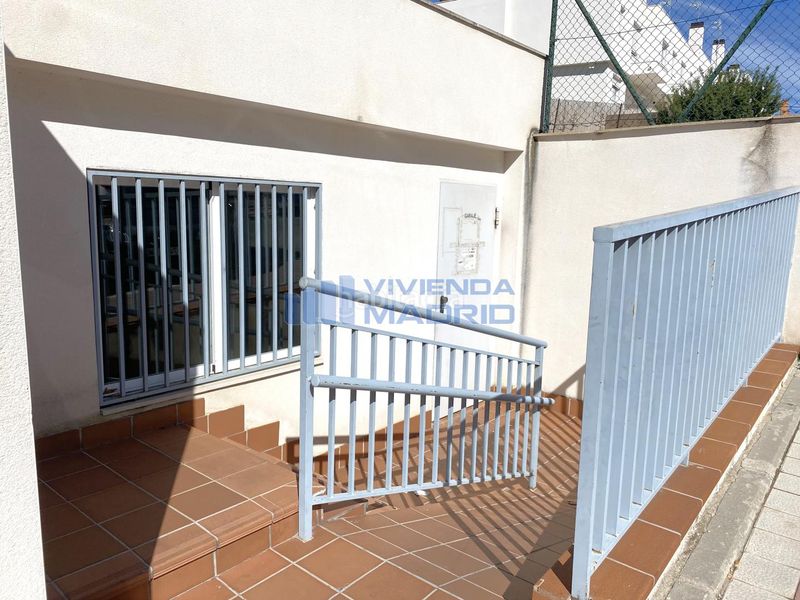 Foto e1c7b187-4ae4-4831-8ffd-c093f40bb7fc. Aparcament cotxe a Algete centro Algete