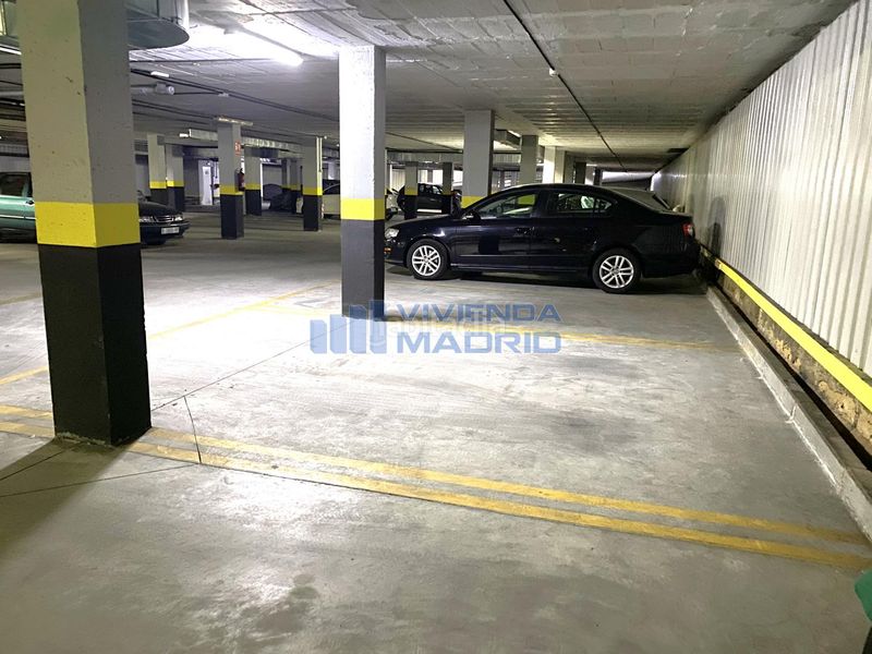 Foto f8e3b75b-d0cb-4f42-87e8-ef83e2719a5e. Aparcament cotxe a Algete centro Algete