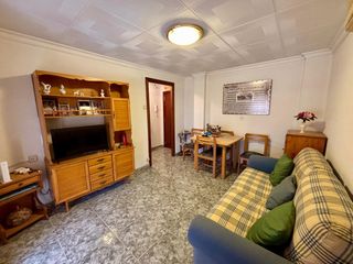 Etagenwohnung in Albal. Luminoso piso amueblado de 3 habitaciones con balcón en albal.