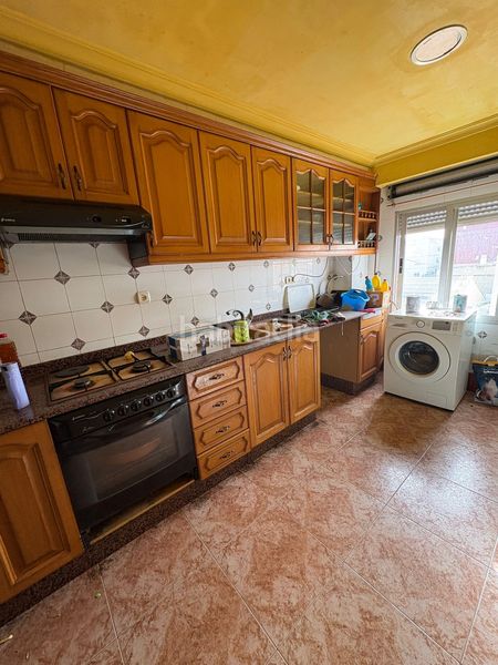 Foto 7fbfd4b1-782d-43b4-a079-f43ddd7f950a. Piso amplio piso de 91m² con balcón. en Albal