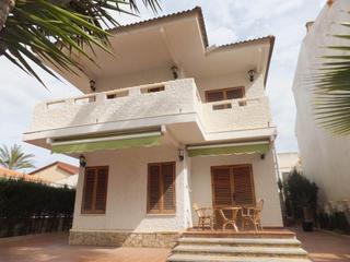 Casa adossada  Calle calle antonio aguado. Se vende chalet  independiente muy cerca de la playa  en torre d