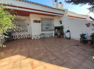 Casa adossada a Torre de la Horadada. Se vende chalet adosado en torre de la horadada