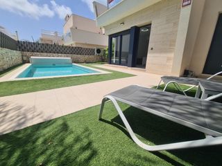 Casa en El Mojón. Se vende lujoso chalet en las hoguericas torre de la horadada