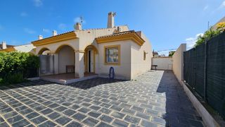 Xalet  Avenida virgen de la asunción. Se vende chalet adosado en torre de la horadada