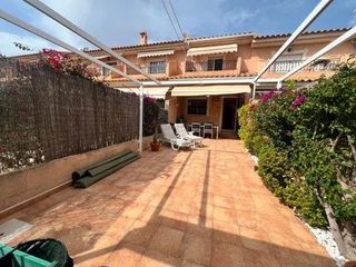 Chalet in Pueblo Latino. Se vende cahlet adosado en torre de la horadada