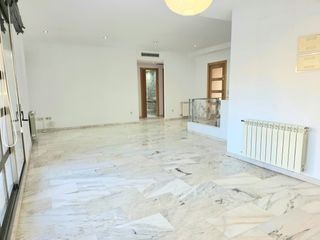 Dachwohnung in Parque de la Bombilla. Ático dúplex con terraza  en llíria