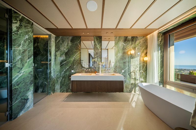 Foto b1503e46-ef3b-49b3-8f2c-2f58221db06c. Xalet amb piscina a La Quinta Benahavís