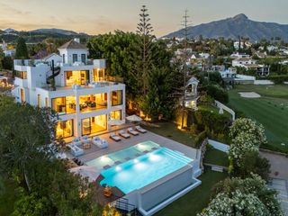 Chalet in Los Naranjos. Villa en marbella