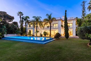 Chalet in Casasola. Villa en estepona