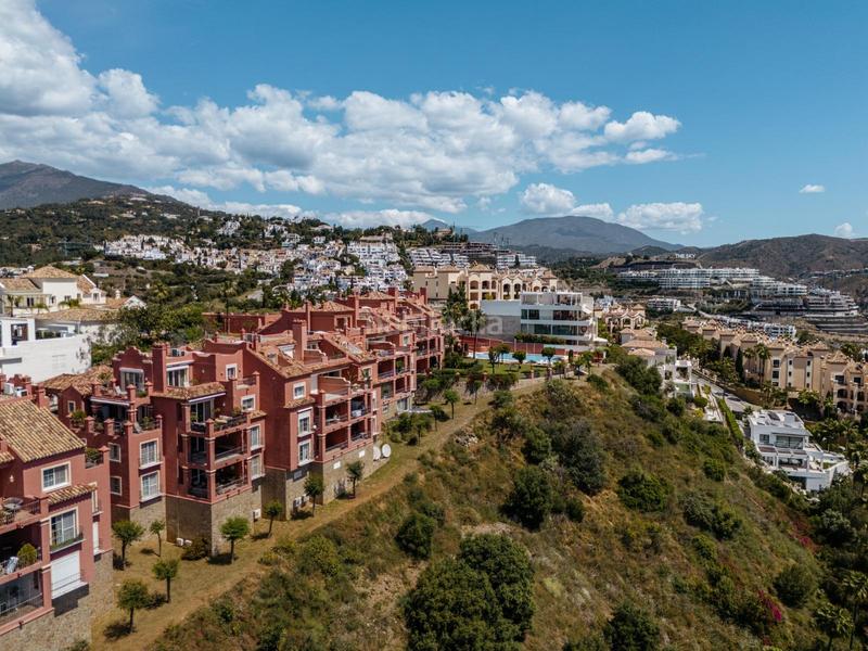 Foto e908bf2b-7109-4ead-b0d0-e82a5e854407. Ático lujo renovado con vistas panorámicas en La Quinta Benahavís