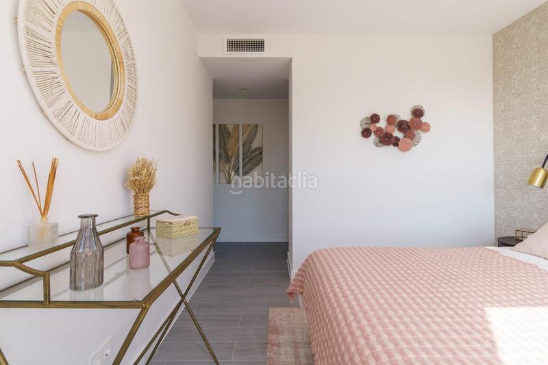 Foto 09e15be0-b19a-4141-8057-bdb9627e5ff9. Apartament amb aparcament piscina a El Faro de Calaburra - Chaparral Mijas