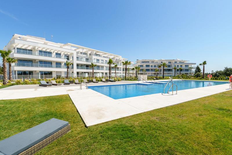 Foto 99d659a2-a0ab-43a4-af79-6e8a36ffa57b. Apartament amb aparcament piscina a El Faro de Calaburra - Chaparral Mijas
