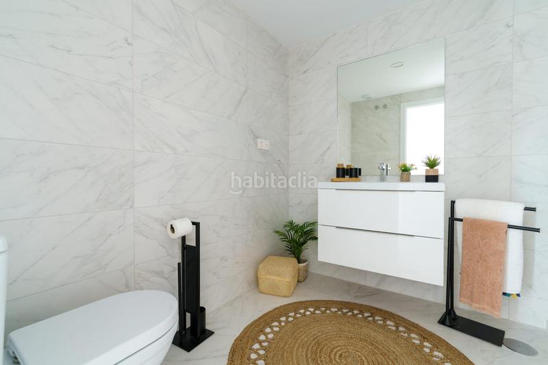 Foto d4fce0fa-1ad1-49c2-b0a8-19b0a71f70a5. Apartament amb aparcament piscina a El Faro de Calaburra - Chaparral Mijas