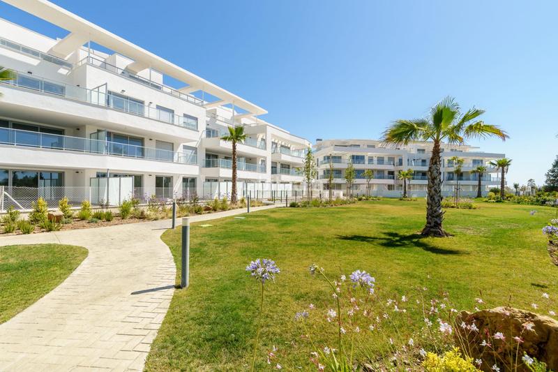 Foto dc0bbeb8-e131-4fc8-a1f1-fe834d949e25. Apartament amb aparcament piscina a El Faro de Calaburra - Chaparral Mijas