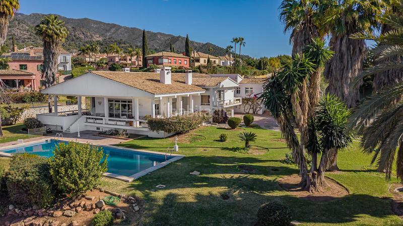 Foto 5a77d8ac-f329-48c1-86dc-8a95a954a9b3. Chalet en Valdeolletas - Las Cancelas - Xarblanca Marbella
