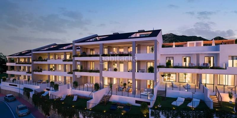 Foto f8bb49dd-1901-49e0-8aa3-ebef44fd19b3. Casa a schiera con piscina in Zona Centro Comercial Torrequebrada Benalmádena