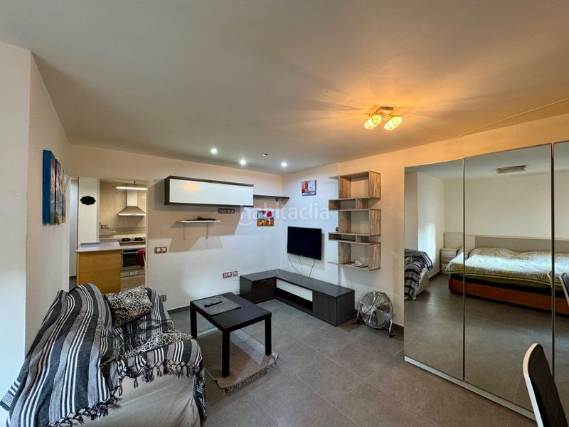 Foto 68262076-57f3-49b4-b481-ab42bd23335d. Pis a Raval Barcelona