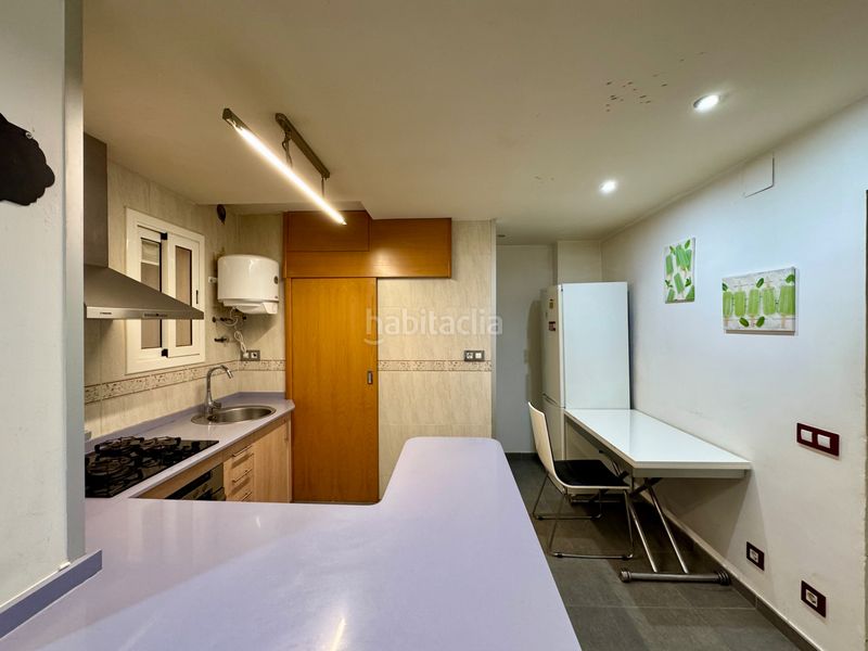 Foto 7c231de3-f077-40f1-a95a-21a7c3ecd32e. Pis a Raval Barcelona