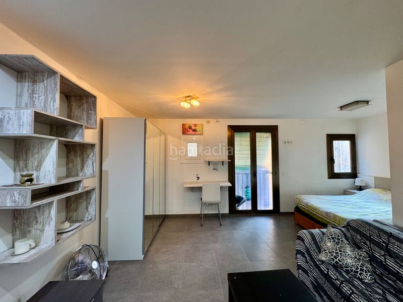 Foto a59d4b4c-a1fe-442b-bf67-9a1144f9651d. Pis a Raval Barcelona